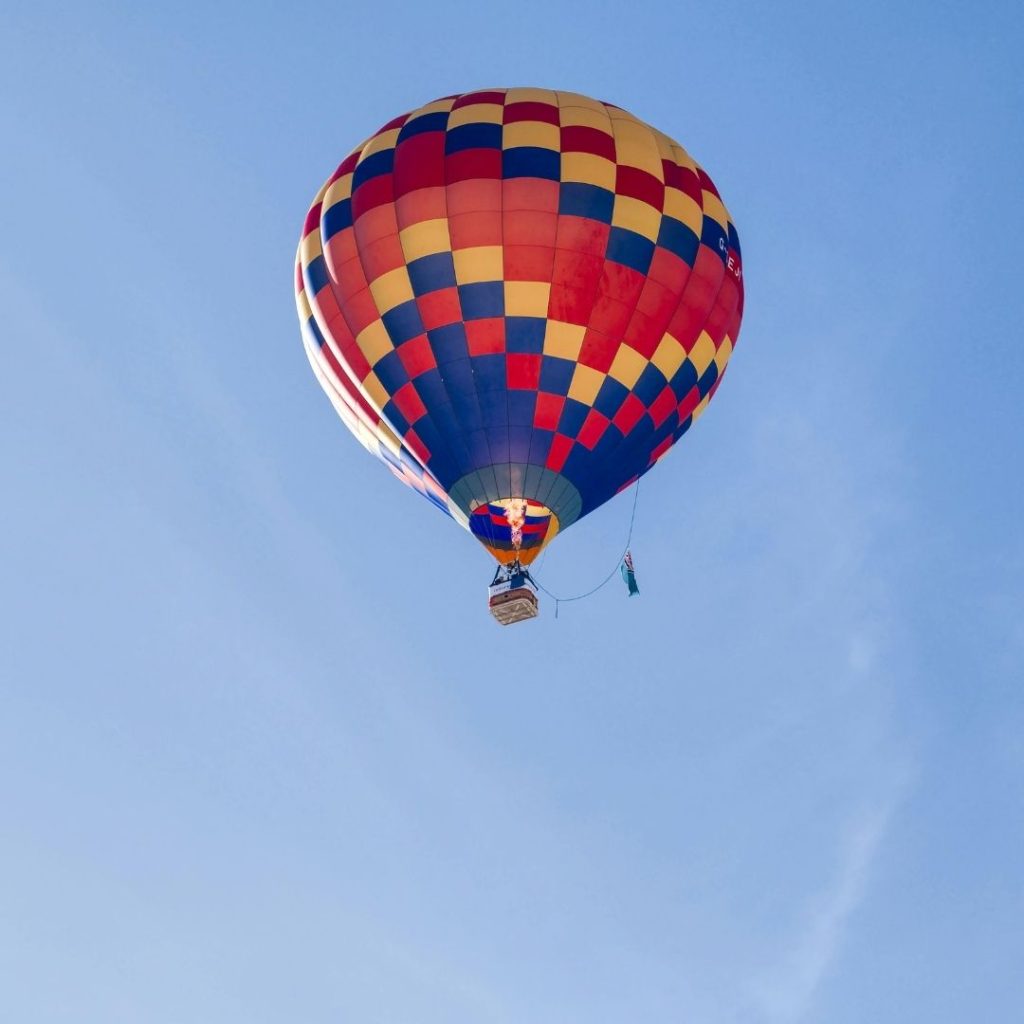 air balloon in the clear blue skies